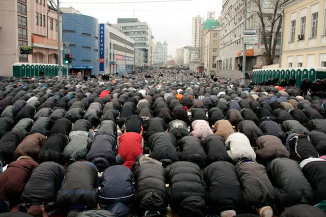 Почему Кремль запретил мусульманам праздновать Курбан-байрам