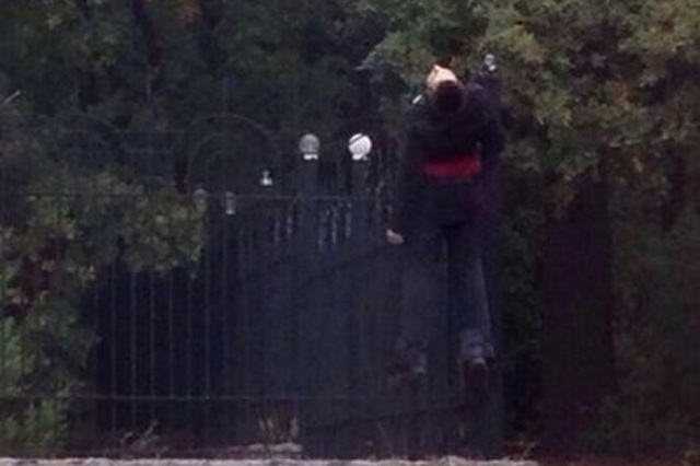 Геращенко рассказал, от чего умер найденный на ограде церкви в Харькове мужчина