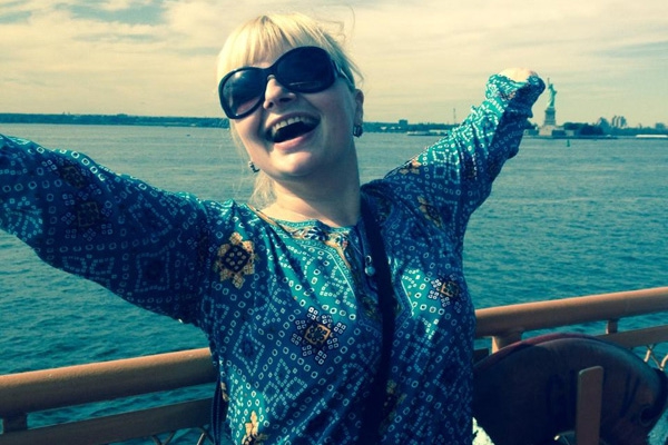 НОВЫЙ ПРЕСС-СЕКРЕТАРЬ СБУ ПОЗИРУЕТ В КРОЛИЧЬИХ УШКАХ И В КУПАЛЬНИКЕ (ФОТО)