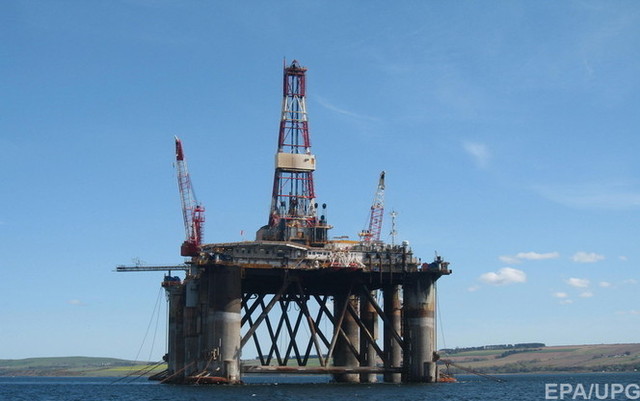 Цены на нефть возобновили стремительное падение