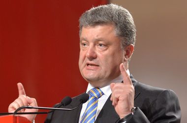 Порошенко "тянет" с подписанием закона о люстрации