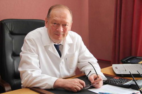 Парализованного ректора Москаленко хотят принудительно привести в суд