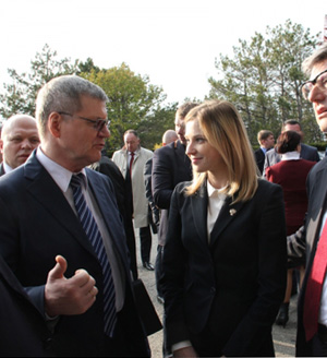 Чайка покупает Поклонской бронированную Toyota Land Cruiser с пулеуловителями за 7 млн рублей