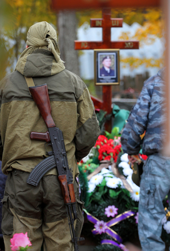 Вербовщики. Они берут на войну даже детей