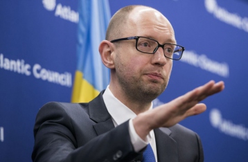 Кабмин требует от телеканалов в «день тишины» разместить обращение Яценюка