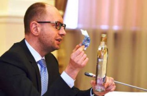 Стратегия «голосуйте за сохранение Арсения Яценюка как премьера» сработала