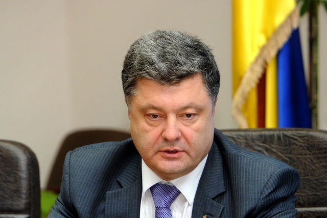Порошенко уволил начальников СБУ в Украине и Лугандоне