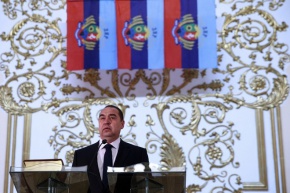 Игорь Плотницкий поклялся на Библии выполнять обязанности главаря террористов