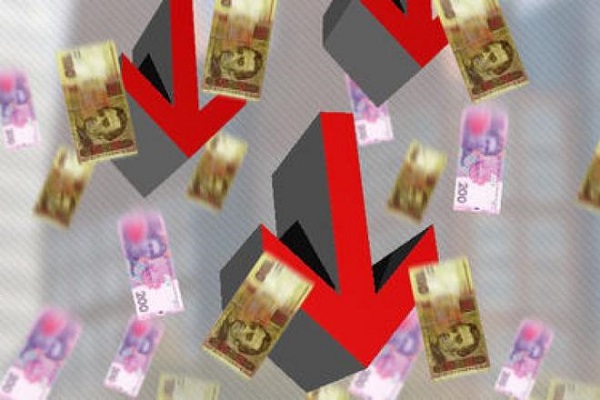 Гривна обвалилась до 15,20 за доллар на межбанке