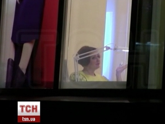 Жена Яценюка ходит на маникюр в самый дорогой салон Киева