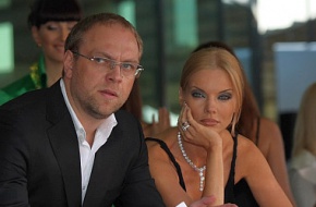 Окунская сбежала во Францию от "маньяка" Сергея Власенко