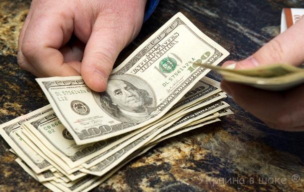 На “черном рынке” доллар достиг отметки 18 грн