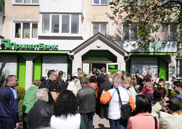 Почему девальвация ударит по украинским банкам