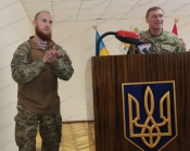 «Киборг» из 93-й бригады поклонился артиллеристам за спасенную жизнь. Фото