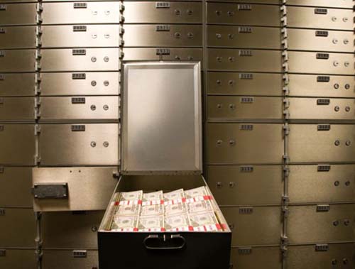 Генеральная прокуратура Украины обнаружила в банковской ячейке чиновника Минобороны 420 тыс. долларов