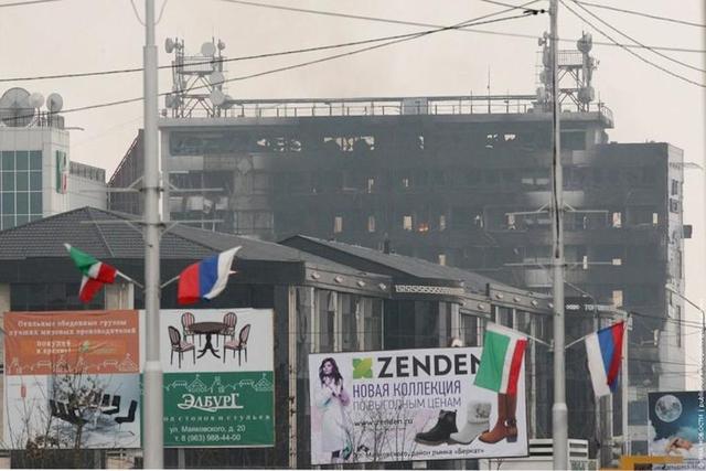 Дом печати в Грозном расстреляли из пушек, пожертвовав гражданскими - блогер