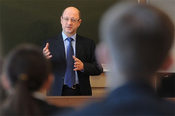 Власник "Херсонобленерго" безкоштовно електрифікував блокпост окупаційних російських військ