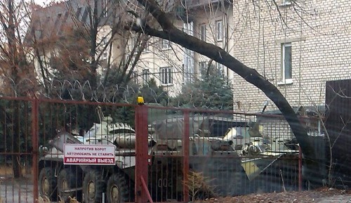 Боевики хранят военную технику во дворе ресторана «Мафия»