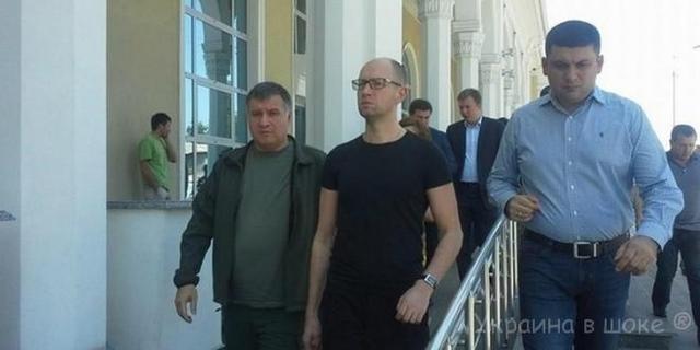 Бизнес по-украински — украинские министры продают предназначенное для АТО вооружение африканским странам