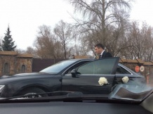 Весільний кортеж Жужі та Чечоткіна готується їхати на церемонію