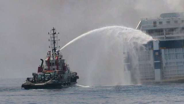 Біля берегів Греції горить пором з 411 пасажирами на борту