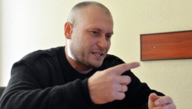 Дмитро Ярош Носить Гранату На Засідання ВРУ