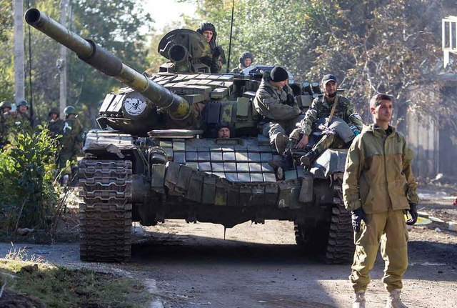 В Луганск прибыли подразделения российских войск