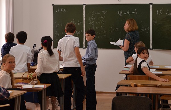 В РФ школьникам на конкурсе сочинений предложили восхвалять «ватников»