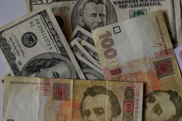 “Черный” курс банкиров: почему банки осуществляют конвертацию по курсу “черного” рынка