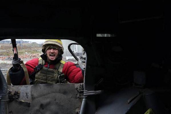 Останні подробиці боїв: На підмогу «кіборгам» прийшли десантники, противник відкинутий