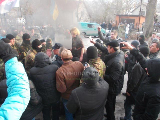 Люстрація по-кременецьки: у смітник кидали суддів
