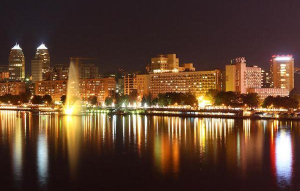 Мы, простой люд, должны впотьмах сидеть, а они – жируют?...