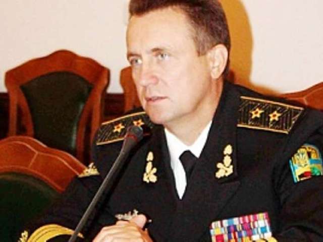 Порошенко просят "забрать Муженко из аэропорта"