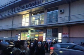 В Киеве эвакуируют посетителей торгового центра