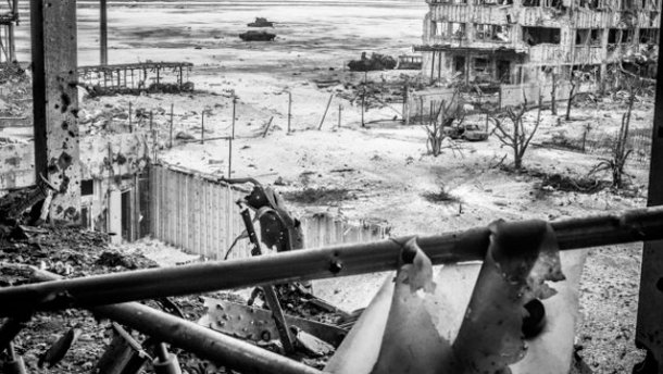 Триває бій в донецькому аеропорту, — джерело