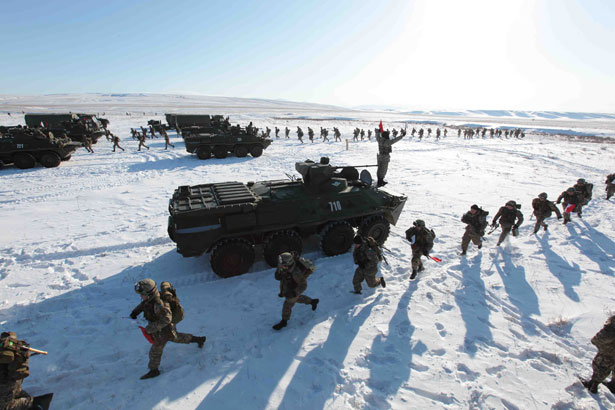 Вооруженные силы РФ перестали скрывать свое участие в войне с Украиной — Шлосберг