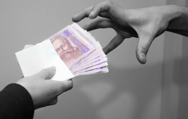 В Днепропетровске чиновник «отмазал» нарушителя за 32 тысячи