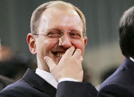 Ющенко звинуватив Яценюка у різкому обвалі гривні