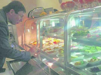 Михаил Гаврилюк уверяет, что в столовой Верховной Рады может позволить себе лишь кофе