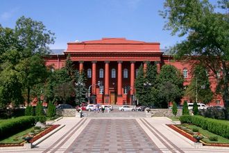 В Украине закроют около 500 вузов: что будет со студентами