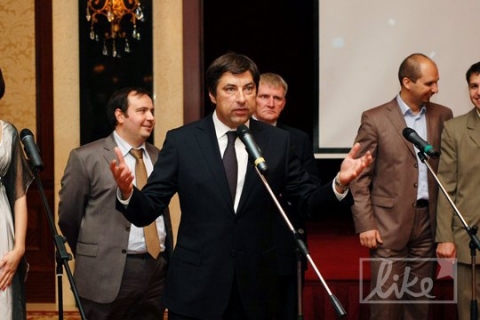 Ткачи для голых королей: политтехнологические авантюристы нашего времени