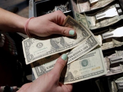 Обмен валюты обложили дополнительным налогом