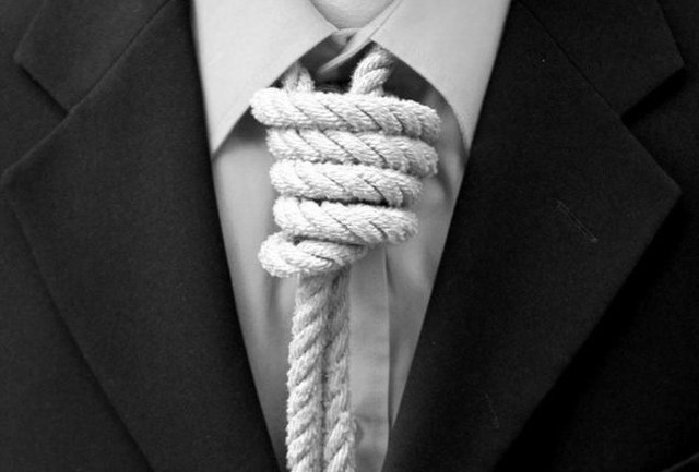 Эпидемия самоубийств. Интерес Ахметова?