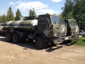 Російський офіцер “по п’яні” розказав, що возять путінські “гумконвої” (фото)