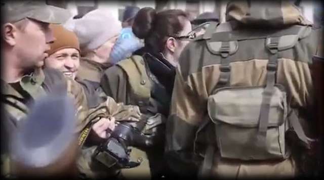 «Хлєбушка би!» Голодна черга за подачкою в ЛНР