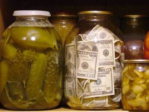 Какую валюту украинцам лучше копить в следующие пять лет