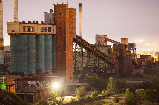 Террористы собираются вывезти два промышленных предприятия Донбасса