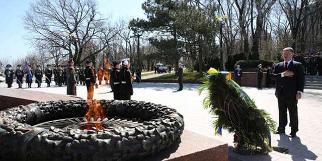 Порошенко в Одессе встретили криками «фашизм не пройдет!»