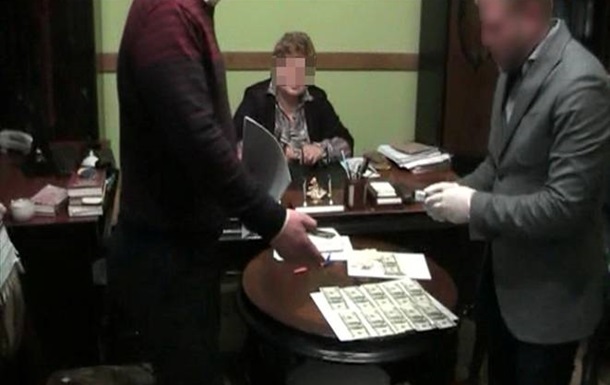 В Черновицкой области при получении взятки задержан судья