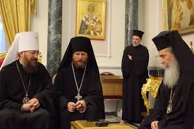 Иерусалимский Патриарх молился за мир в Украине во время схождения Благодатного огня